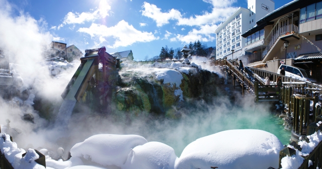 草津温泉　冬の雪景色