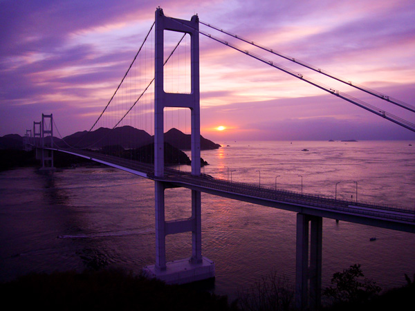 来島海峡大橋の夕暮れ