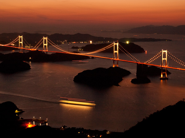 来島海峡大橋の夜景