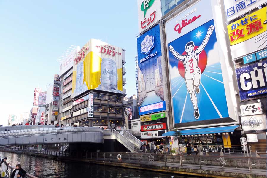 道頓堀は大阪の人気観光スポット！たこ焼き、グリコの看板が人気